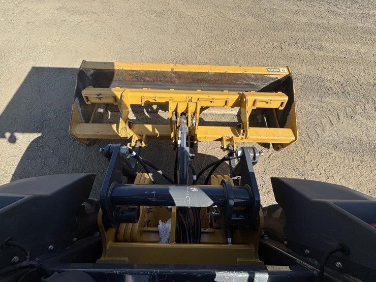 2021-deere-210l-image-43