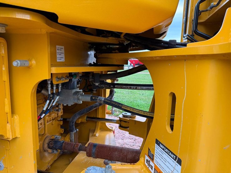 2021-deere-544p-image-40