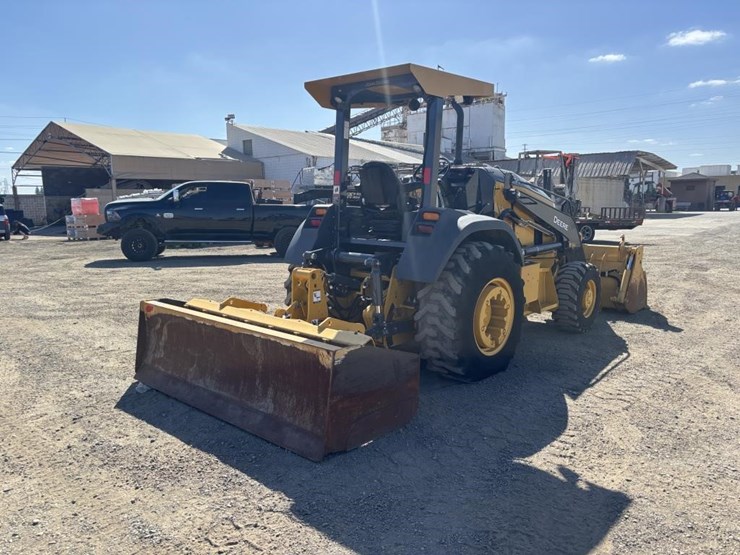 2021-deere-210l-image-3