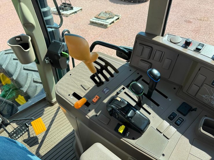 john-deere-6110m-image-52