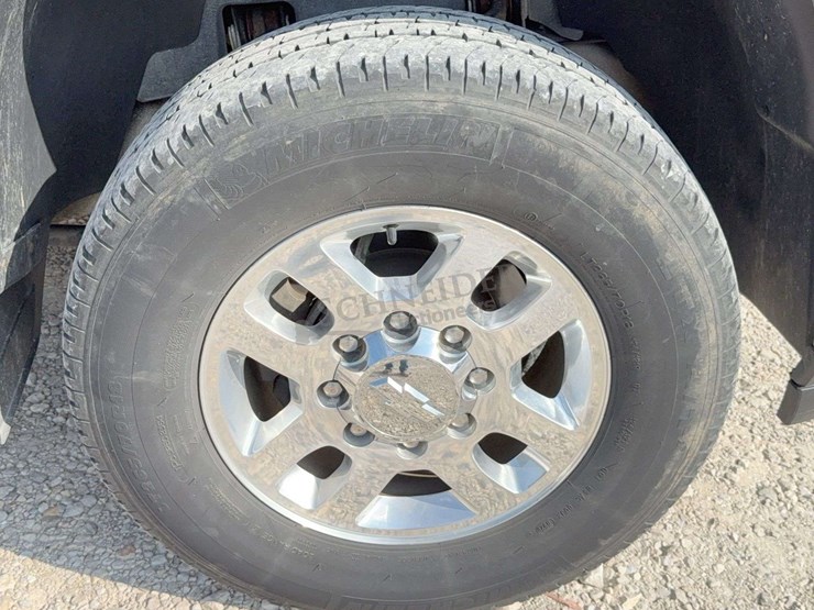 2013-chevrolet-2500hd-image-14
