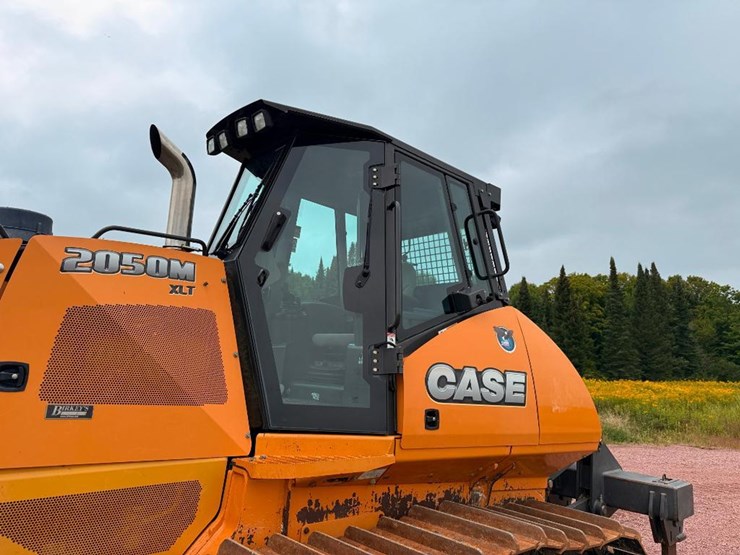 2014-case-2050m-xlt-image-34