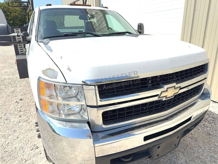 2009-chevrolet-3500-image-9
