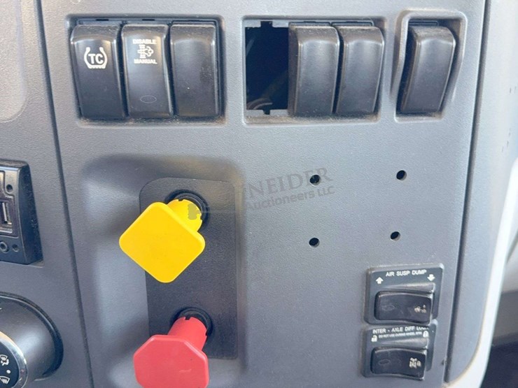 2018-peterbilt-579-image-85