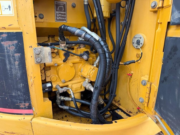 2004-caterpillar-314c-image-37