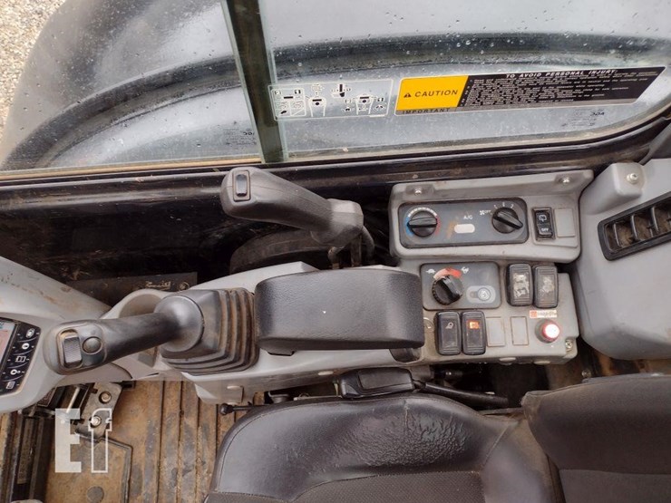 2016-kubota-kx040-4-image-8