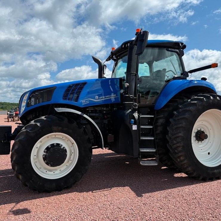 NEW HOLLAND T8.320