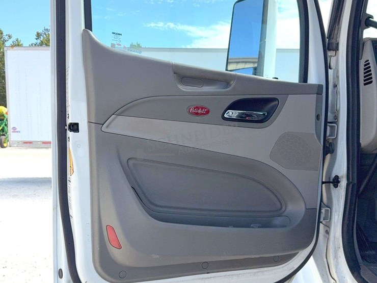 2020-peterbilt-579-image-67
