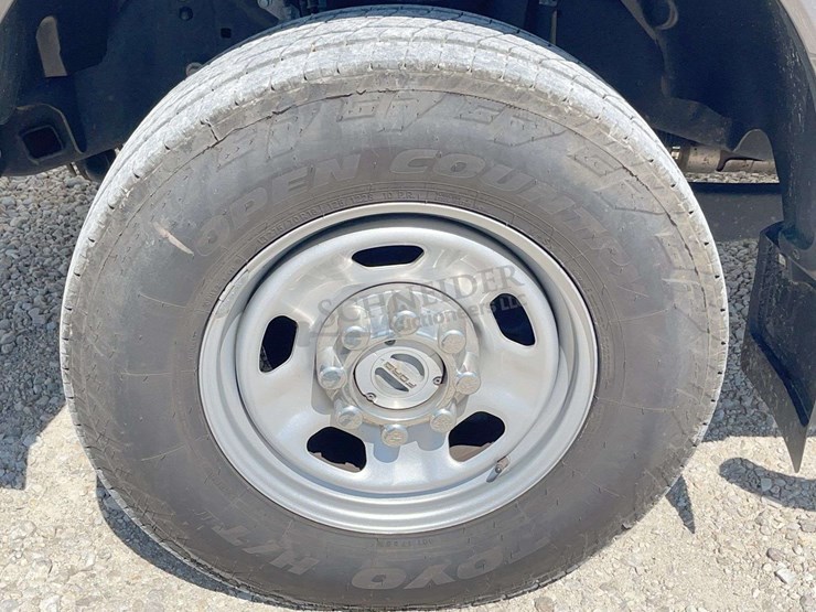 2021-ford-f350-image-40