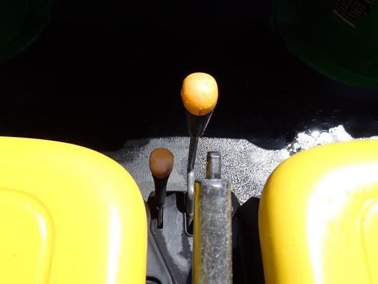 2012-john-deere-gator-image-12