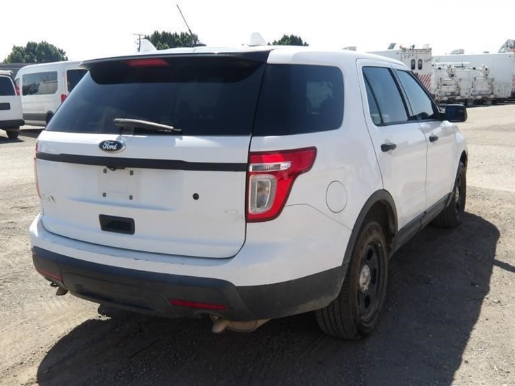 2015-ford-explorer-image-3