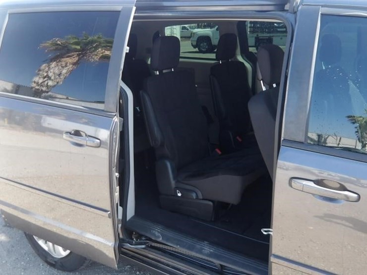 2017-dodge-grand-caravan-image-13