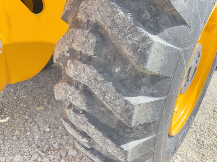2019-jcb-540-140-image-32