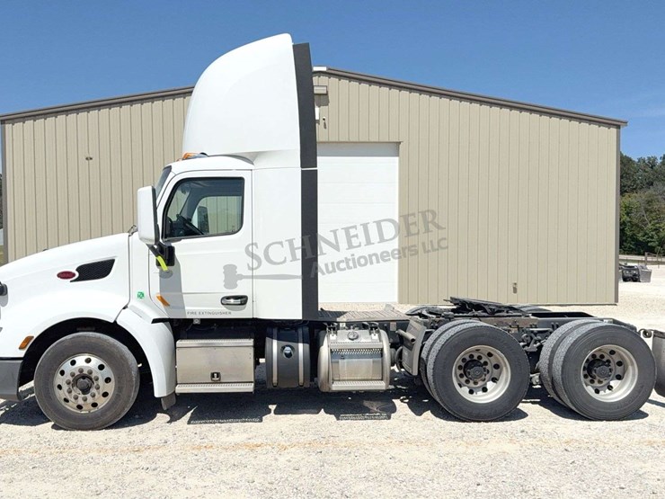 2020-peterbilt-579-image-4