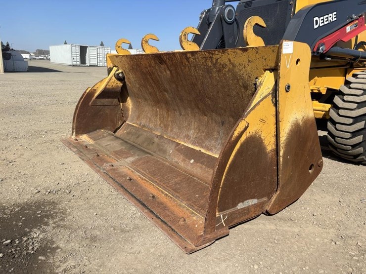 2021-deere-210l-image-10