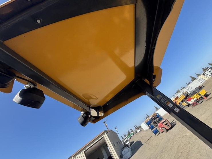 2021-deere-210l-image-46