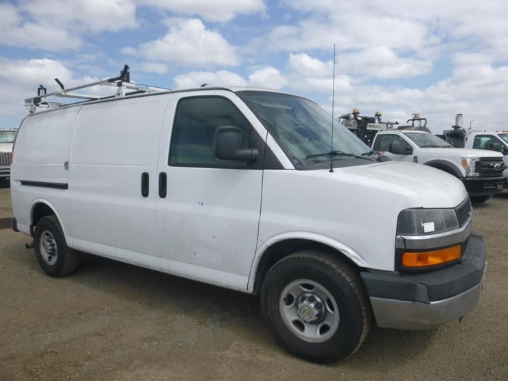 2014-chevrolet-express-2500-image-2