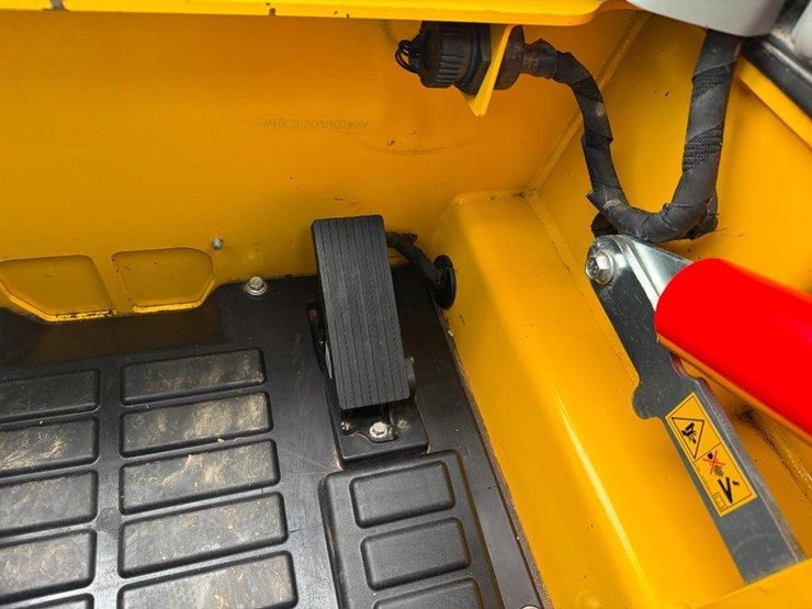 new-holland-c362-image-43