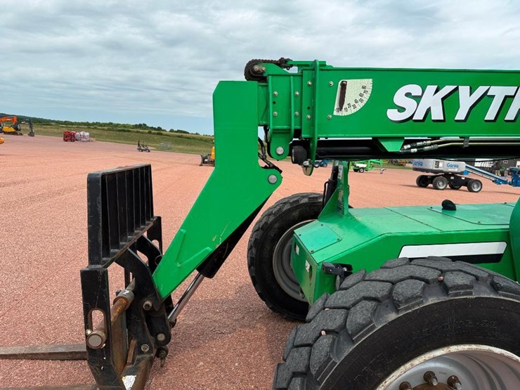2015-sky-trak-6036-image-21