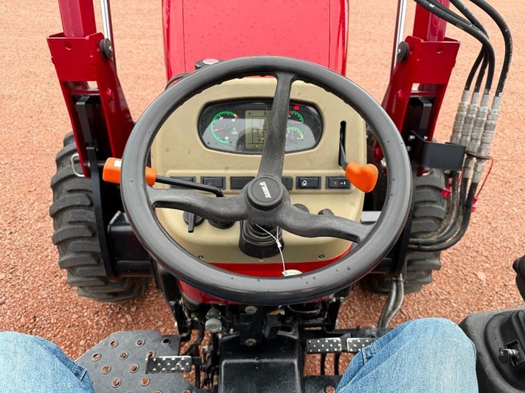 case-ih-farmall-50a-image-43