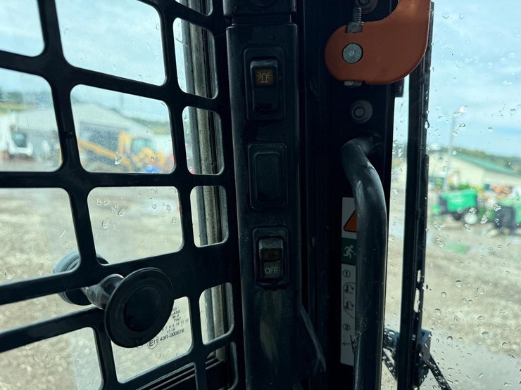 2016-bobcat-t650-image-24