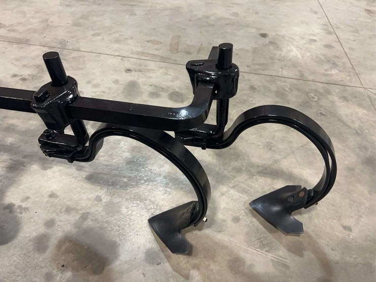 international-harvester-two-row-fast-hitch-hiller-cultivator-image-31