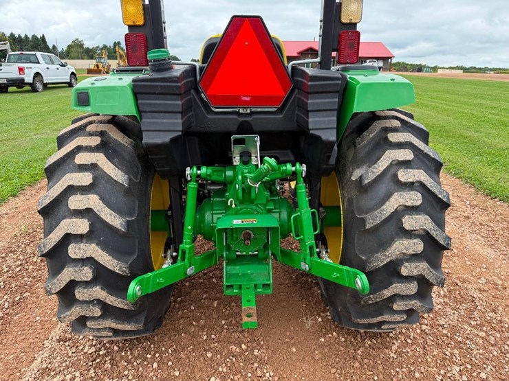 john-deere-4044m-image-22