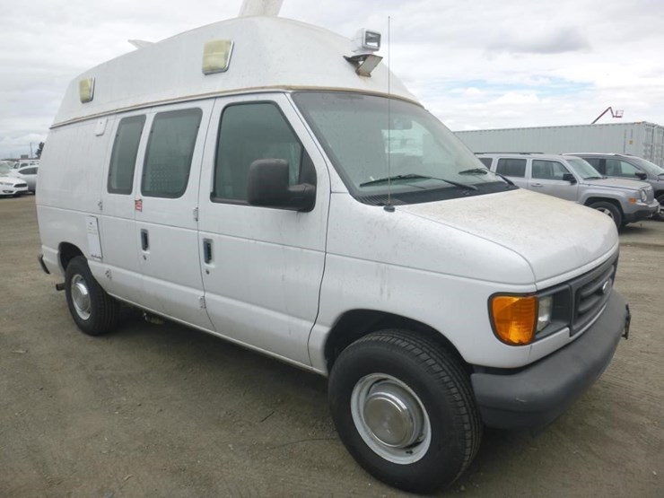 2003-ford-econoline-350-image-2