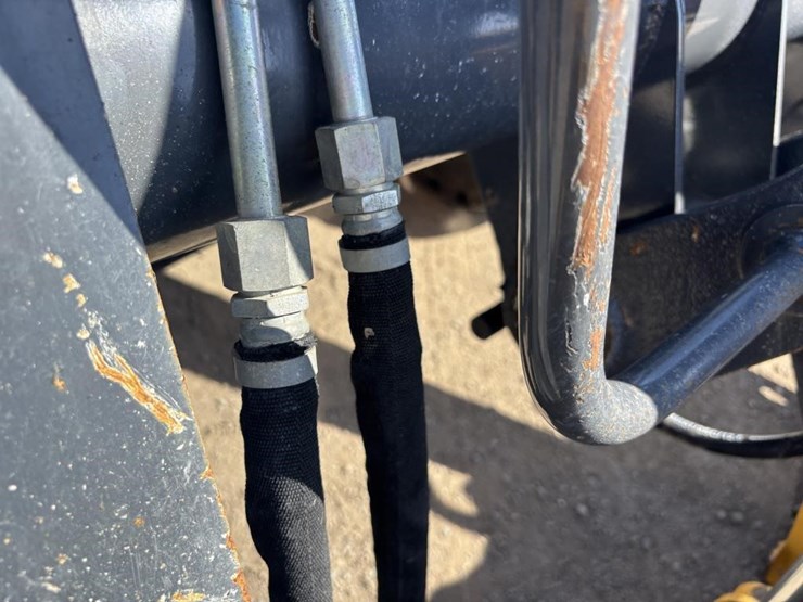 2021-deere-210l-image-15