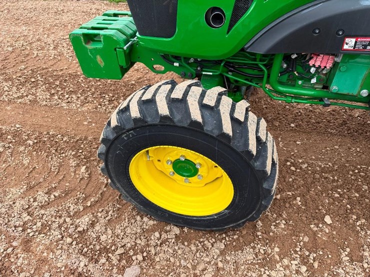 john-deere-4044m-image-10