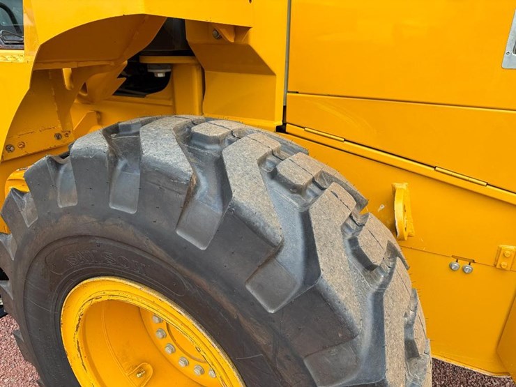 2019-deere-544l-image-8