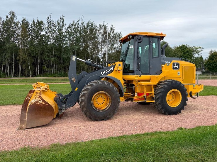2021-deere-544p-image-1