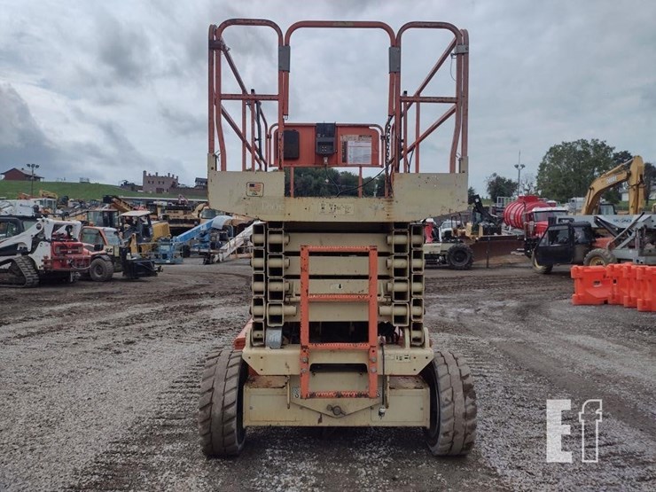 2010-jlg-4069le-image-4