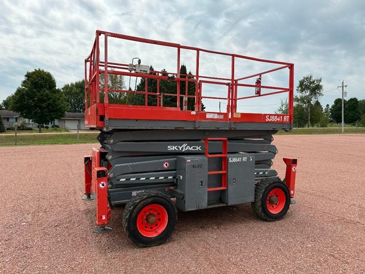 2017-skyjack-sj8841rt-image-7