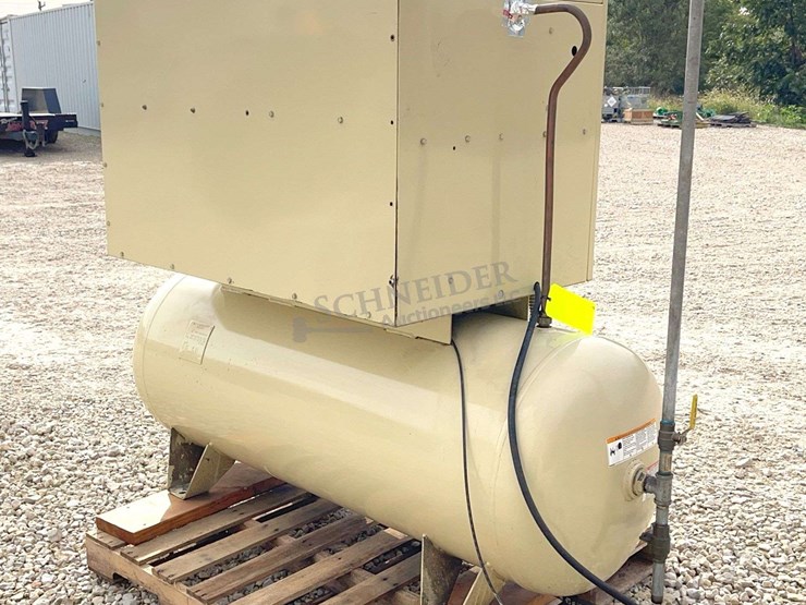 ingersoll-rand-120-gallon-air-compressor-image-5