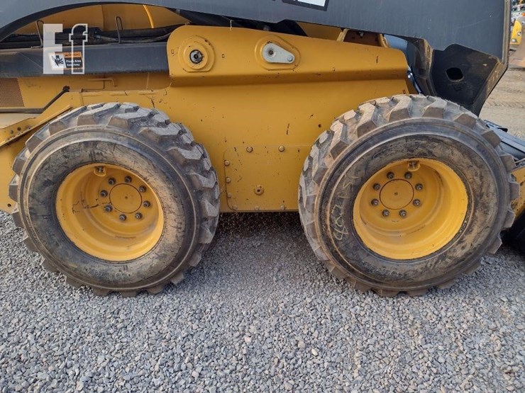 2019-deere-332g-image-21