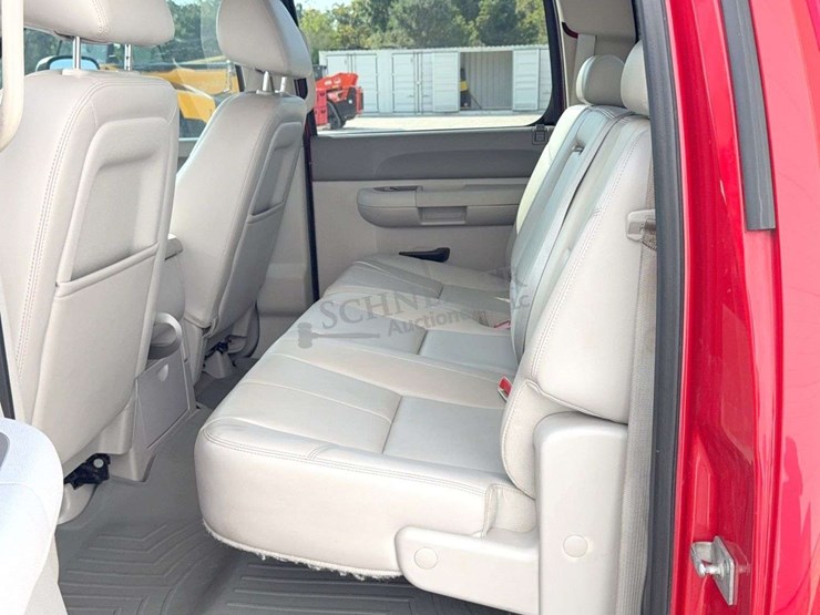 2013-chevrolet-2500hd-image-40