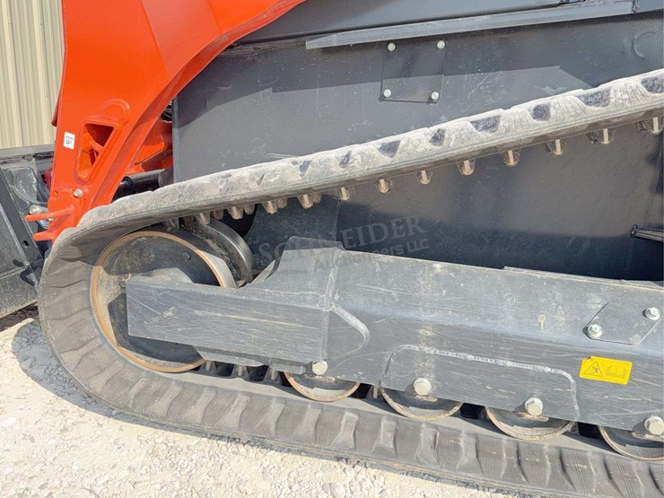 2026-kubota-svl97-3-image-40