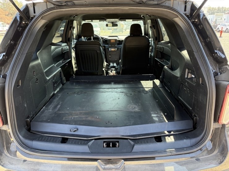 2021-ford-explorer-image-14
