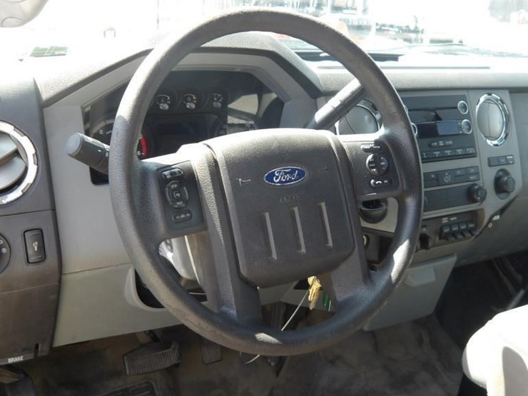 2011-ford-f550-image-17