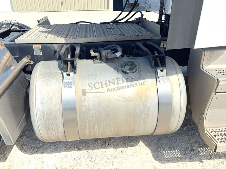 2020-peterbilt-579-image-19