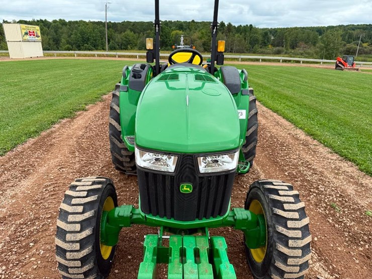 john-deere-4044m-image-16