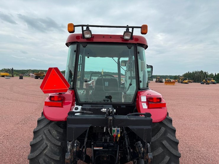 case-ih-farmall-70-image-16