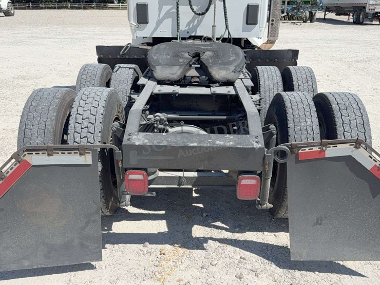 2018-peterbilt-579-image-32
