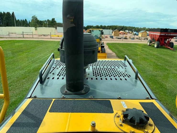 2005-deere-744j-image-57
