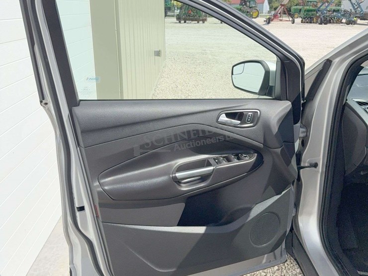 2017-ford-escape-se-image-45