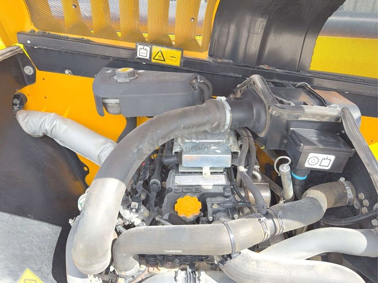 2019-jcb-540-140-image-46