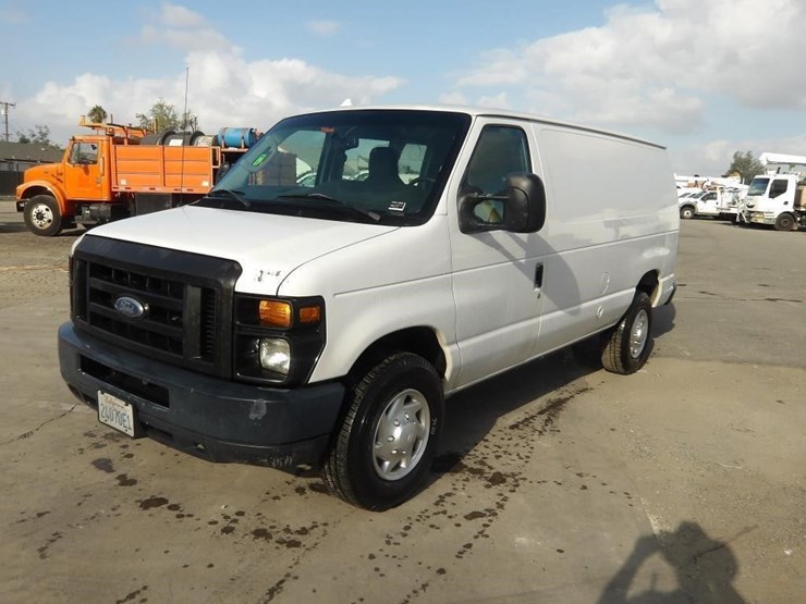 2011-ford-e350-image-1