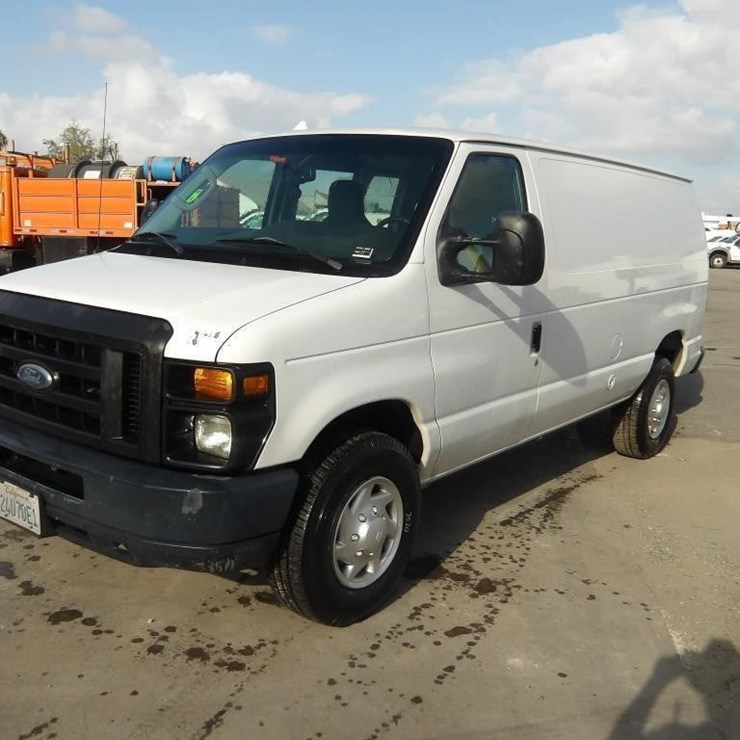 2011 FORD E350