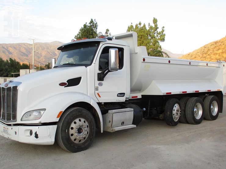 2020-peterbilt-579-image-1